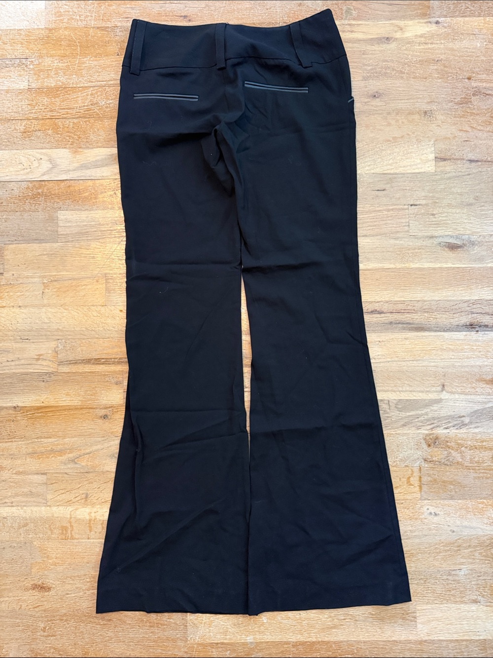 Alice + Olivia Black Boot-Cut Flare Pants with Front Pocket Trim - Picture 3 of 3